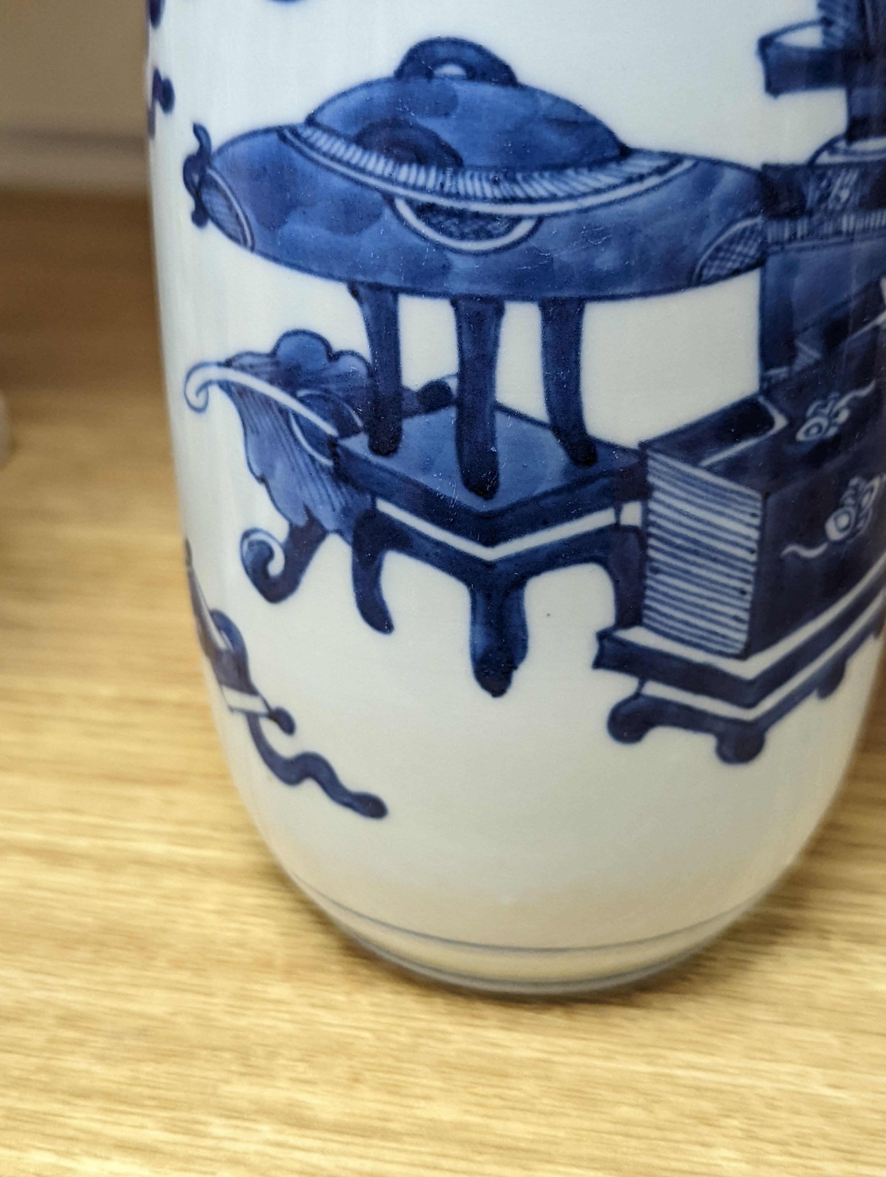 A Chinese blue and white ‘Antiques’ vase, 19.5 cms high.